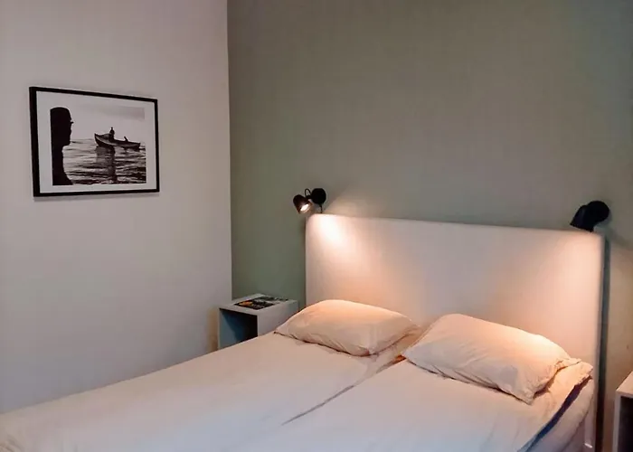 In Seaview By Station